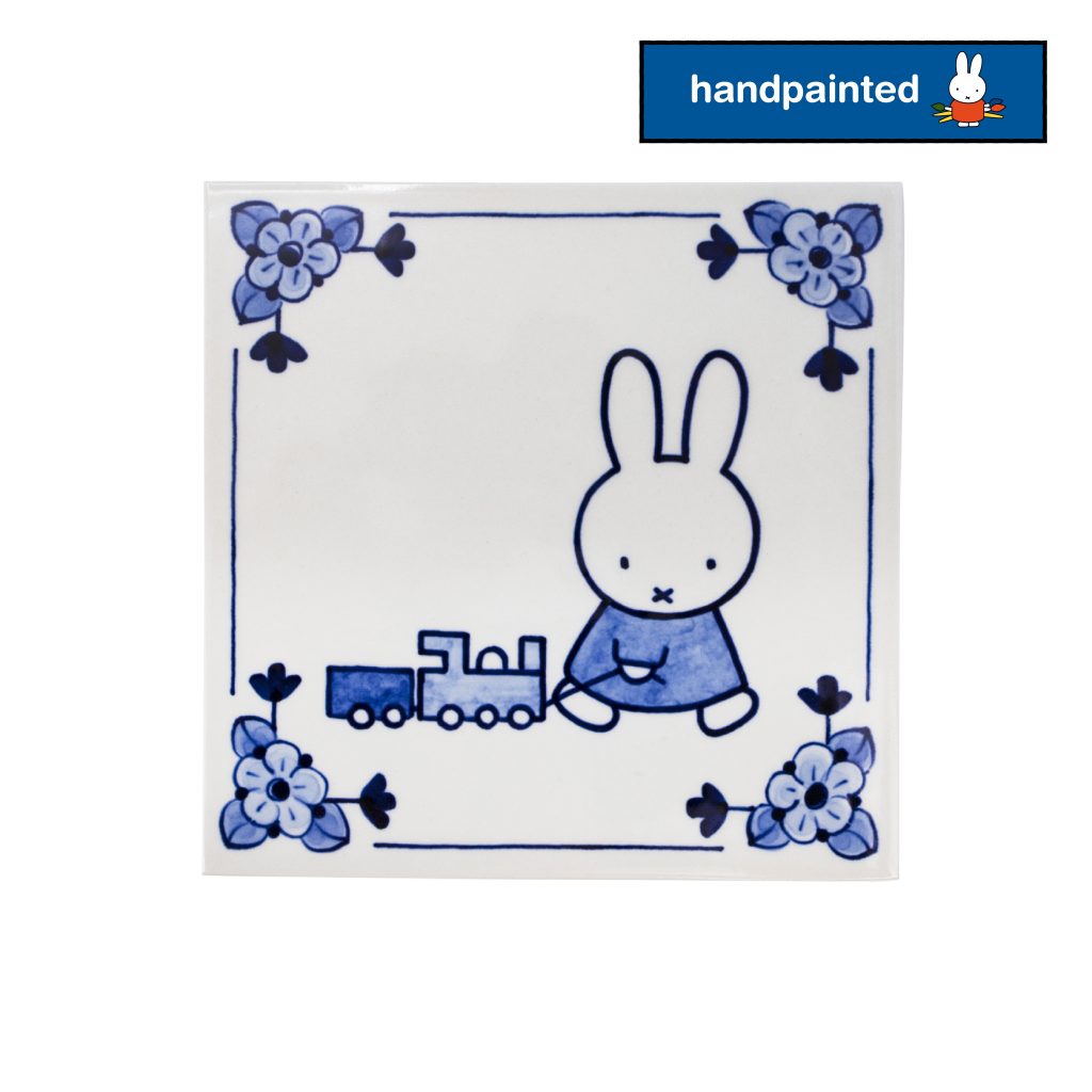 デルフトタイル うさぎ柄 hand-painted Delft Blue tile – miffy with train | only at