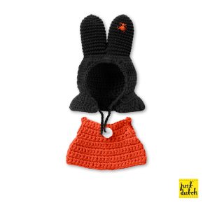 Knitted black hat and an orange dress.